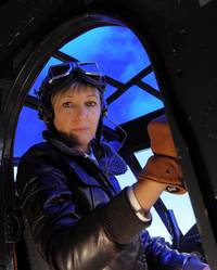 Cockpit mit Amelia Earhart